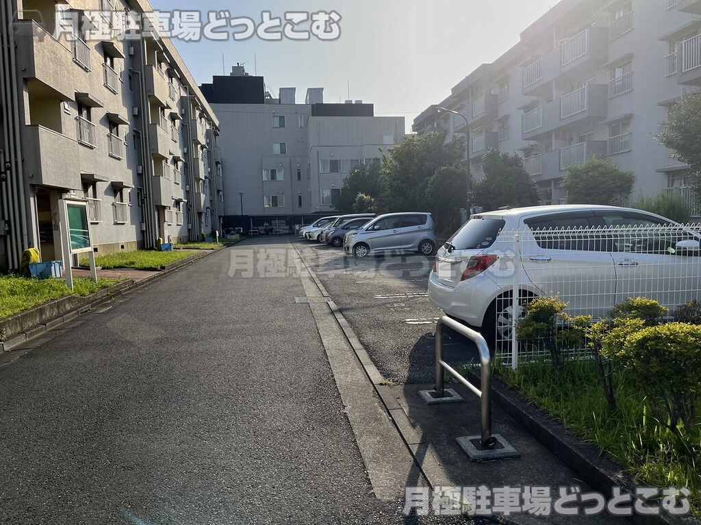 藤沢市湘南台1丁目20-4,1-19-13の月極駐車場3