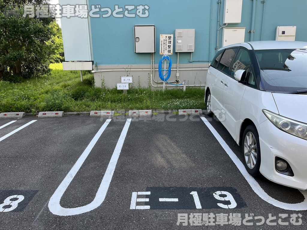 藤沢市湘南台4丁目12-1の月極駐車場2