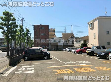 横浜市鶴見区上末吉5丁目151の月極駐車場2