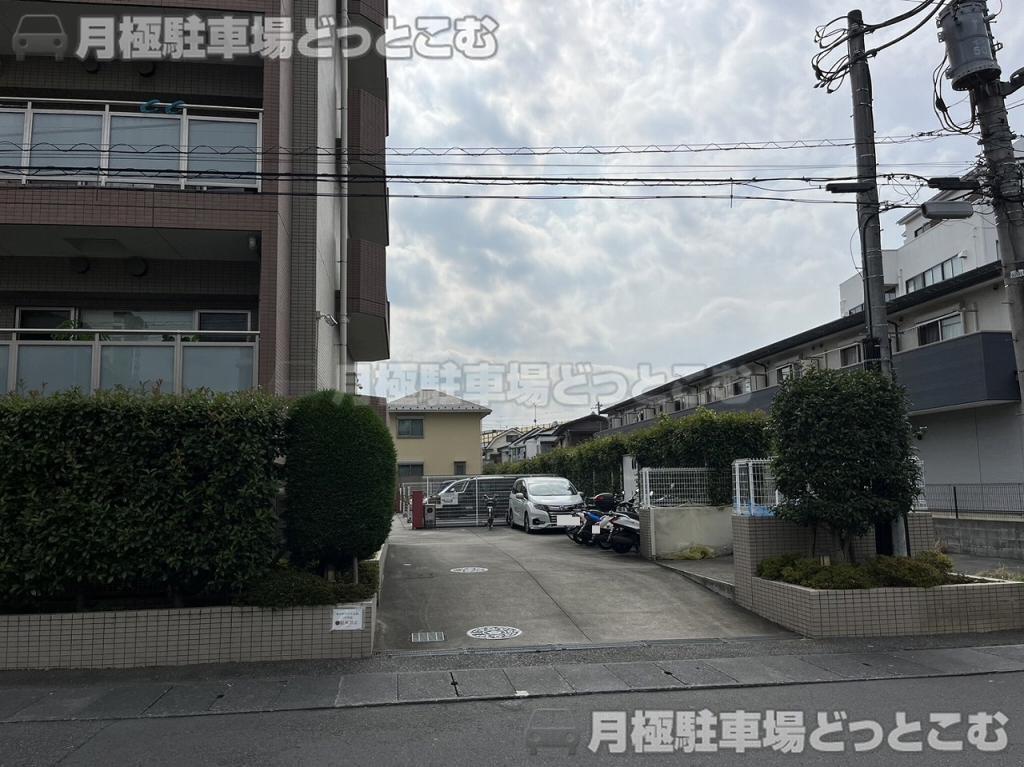 川崎市宮前区馬絹5丁目5-5の月極駐車場3