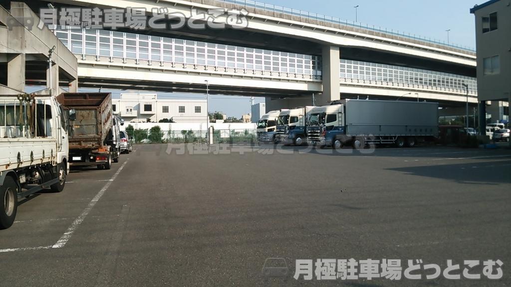 横浜市磯子区磯子1丁目4番の月極駐車場1