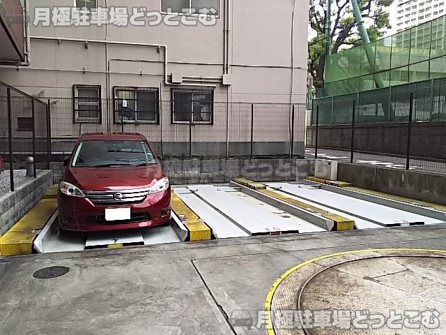 横浜市神奈川区東神奈川2-41-2の月極駐車場3