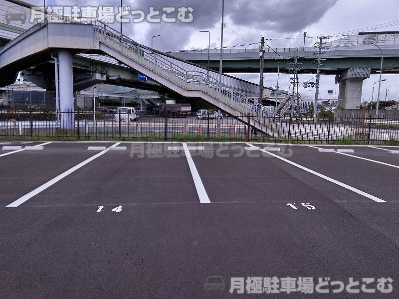 名古屋市港区竜宮町22-6の月極駐車場4