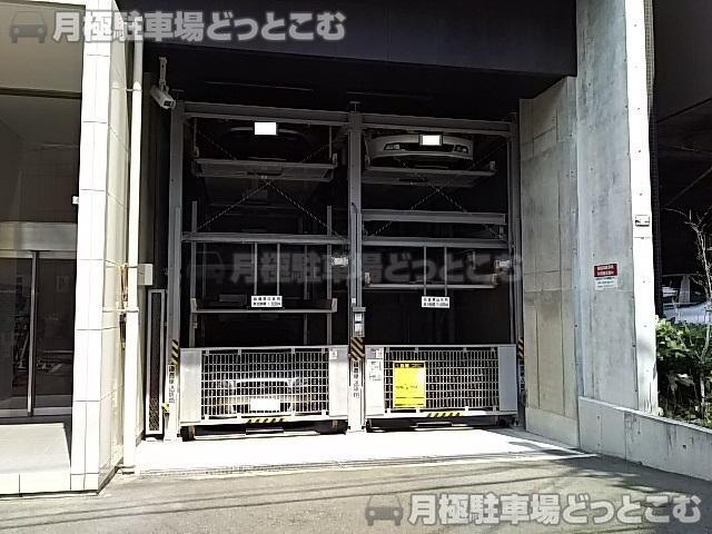 横浜市神奈川区東神奈川2-44-22の月極駐車場1