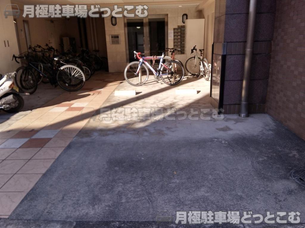 名古屋市東区葵2丁目5番47号の月極駐車場3