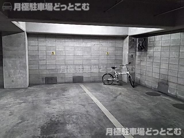 川崎市幸区中幸町3-8-1の月極駐車場2