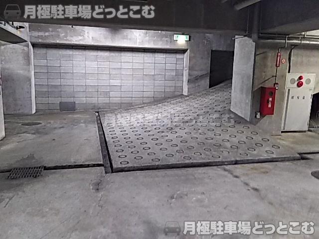川崎市幸区中幸町3-8-1の月極駐車場3
