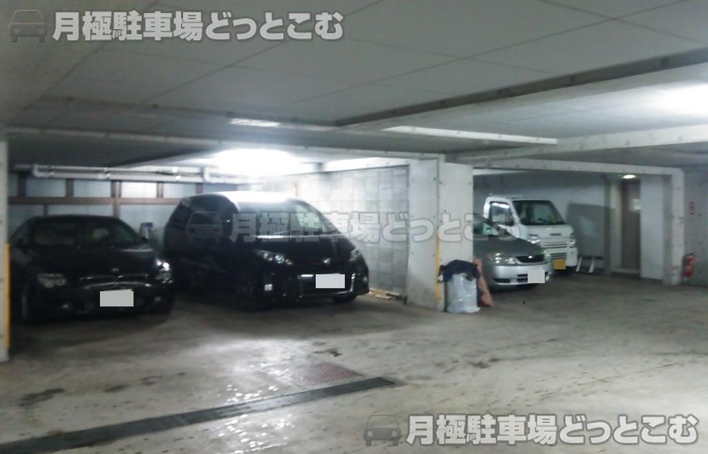 川崎市高津区梶ヶ谷の月極駐車場1