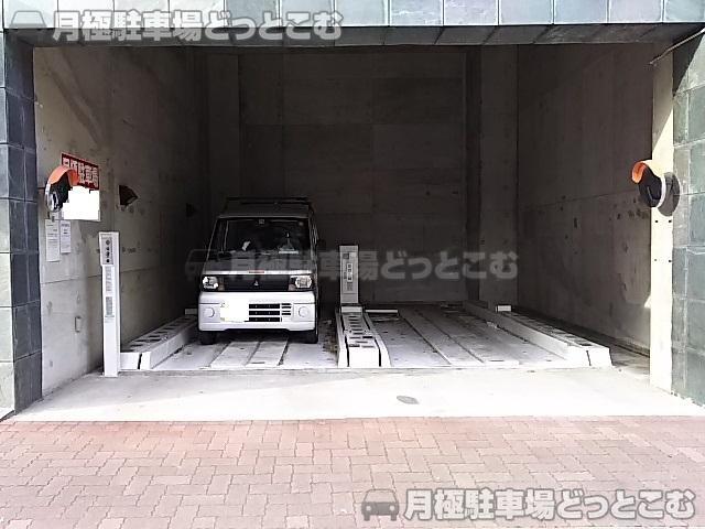 横浜市南区吉野町4-19-7の月極駐車場1
