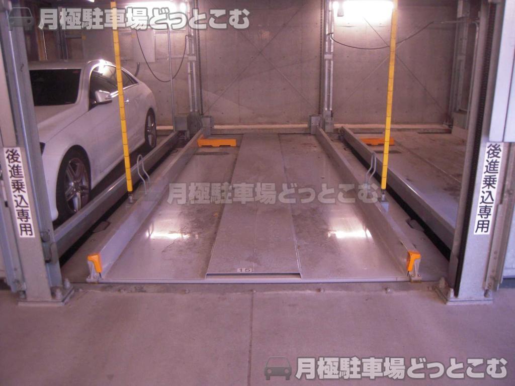横浜市中区吉田町75-1の月極駐車場2
