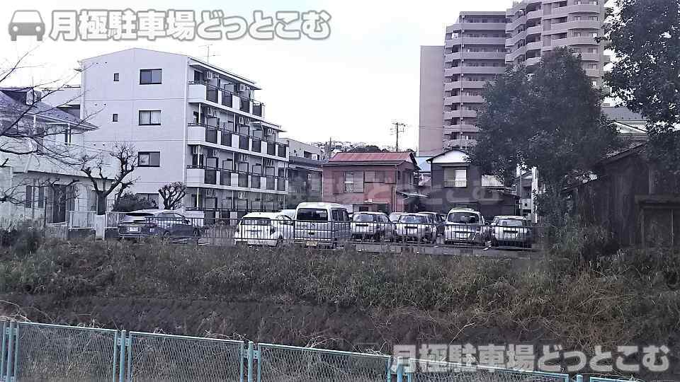 横浜市港南区上大岡西2丁目14の月極駐車場3