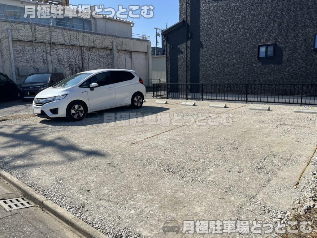 名古屋市中川区法華2丁目69-3の月極駐車場4