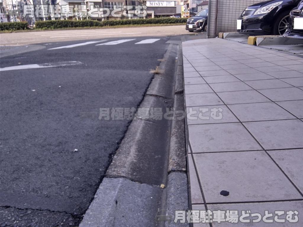 名古屋市中区新栄2丁目19-3の月極駐車場5