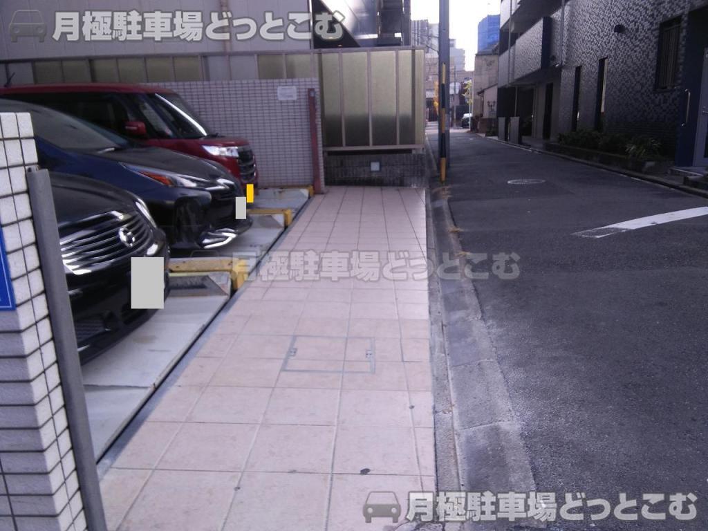 名古屋市中区新栄2丁目19-3の月極駐車場7