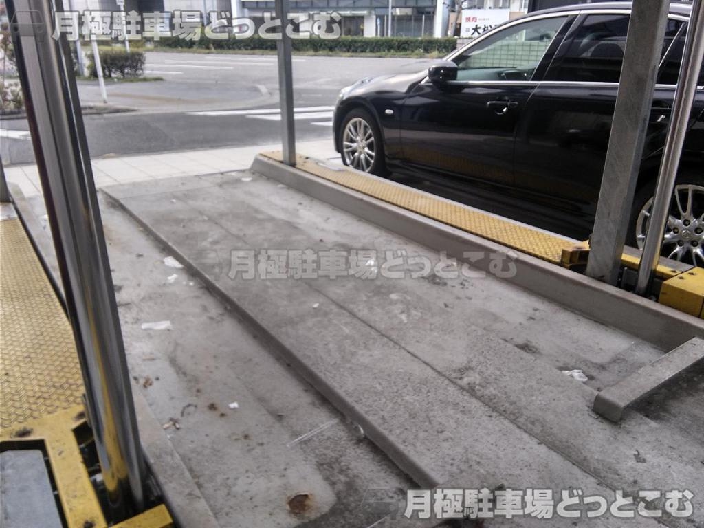 名古屋市中区新栄2丁目19-3の月極駐車場8