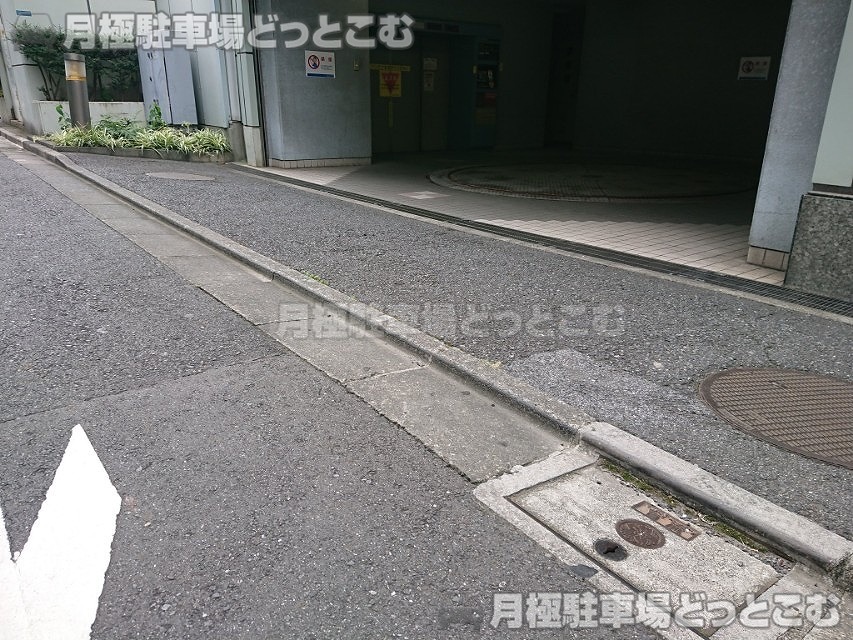 台東区北上野2丁目18-4の月極駐車場8