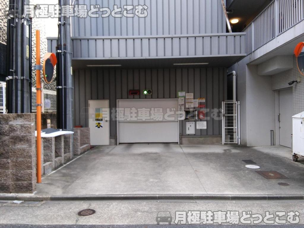 名古屋市北区大曽根4丁目17-5の月極駐車場1