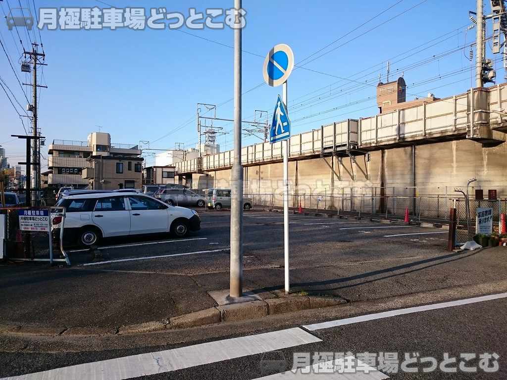 名古屋市中川区露橋2丁目の月極駐車場1