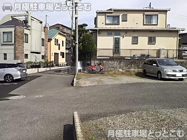 横浜市港北区篠原町1121-32の月極駐車場3