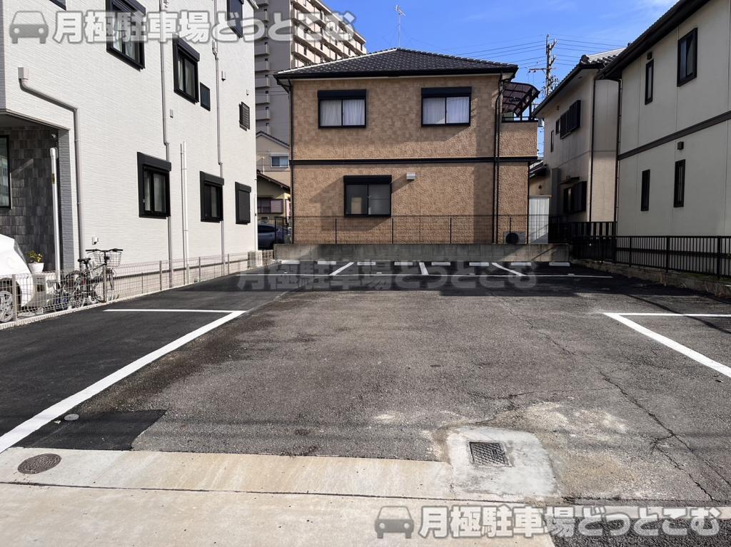 名古屋市北区上飯田東町1丁目13の月極駐車場1