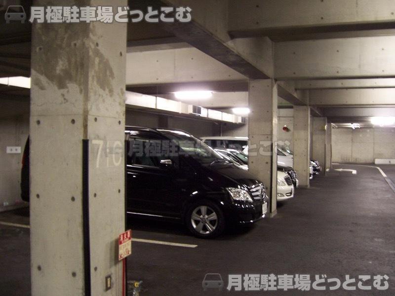 港区芝浦4丁目16番36号の月極駐車場2