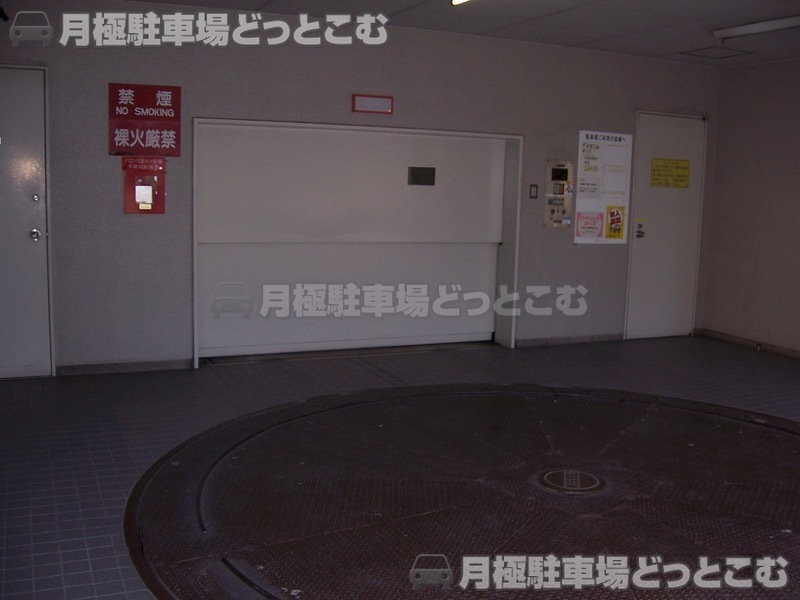 港区芝公園2丁目10番1号の月極駐車場2