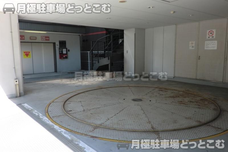 港区虎ノ門2丁目5番10号の月極駐車場2