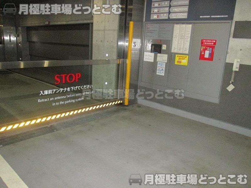 港区芝3丁目8-2の月極駐車場1