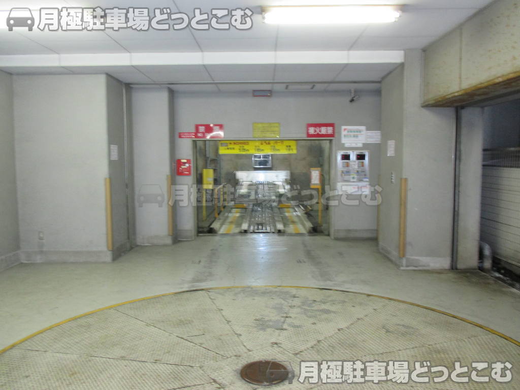 港区東新橋2丁目5-14の月極駐車場2