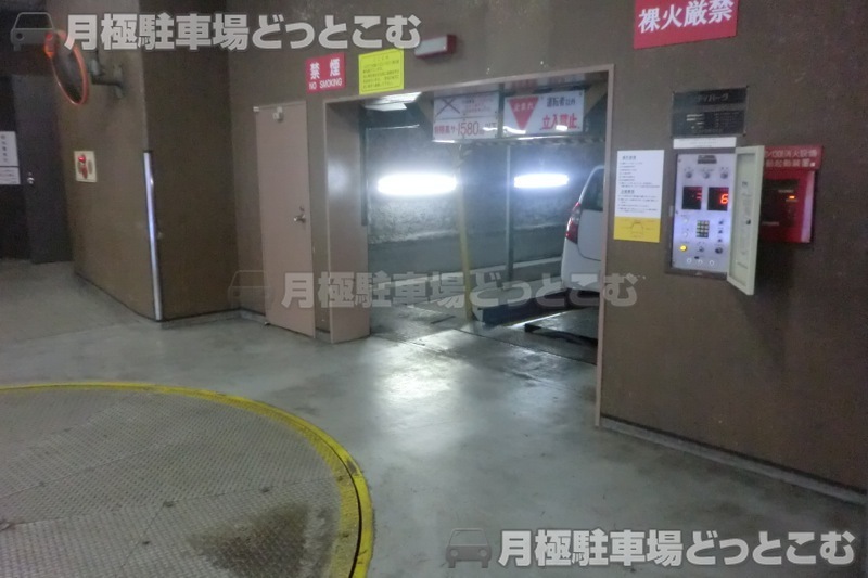 港区浜松町1丁目10-14の月極駐車場3