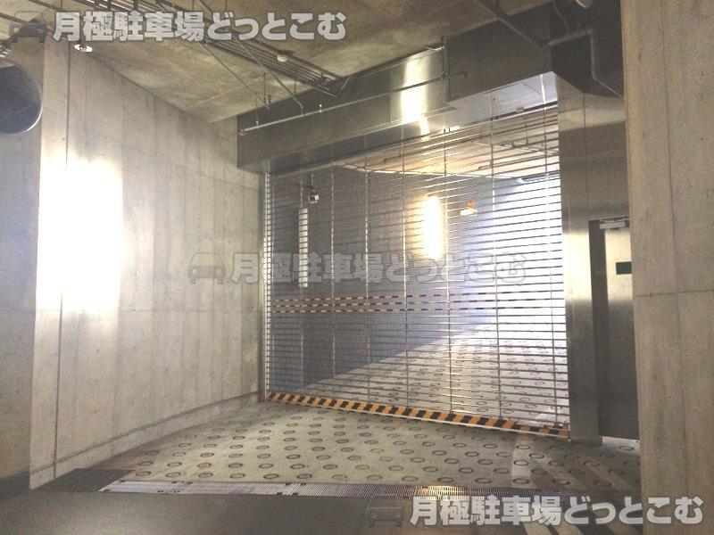 千代田区神田美土代町7番地の月極駐車場1