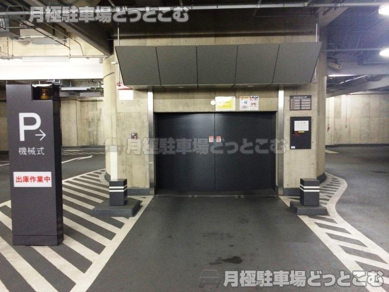 千代田区神田美土代町7番地の月極駐車場2