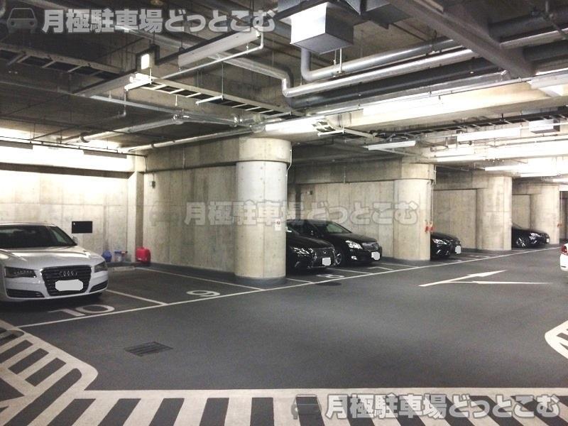 千代田区神田美土代町7番地の月極駐車場2