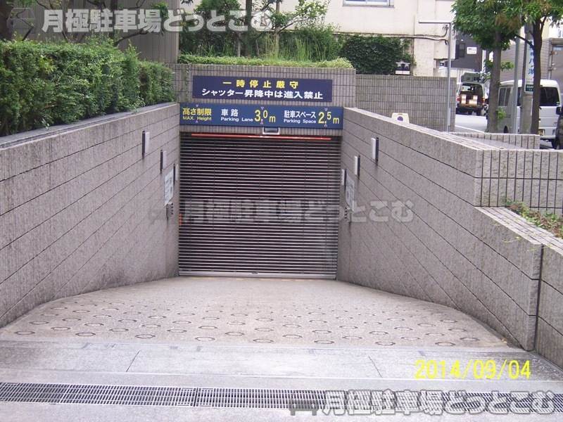 新宿区西五軒町13-1の月極駐車場1