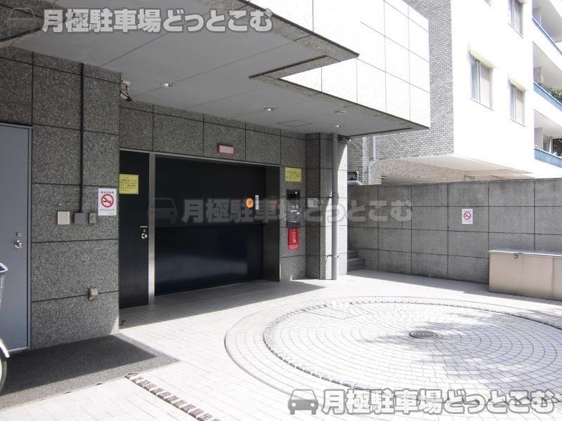 千代田区三番町6-26の月極駐車場1