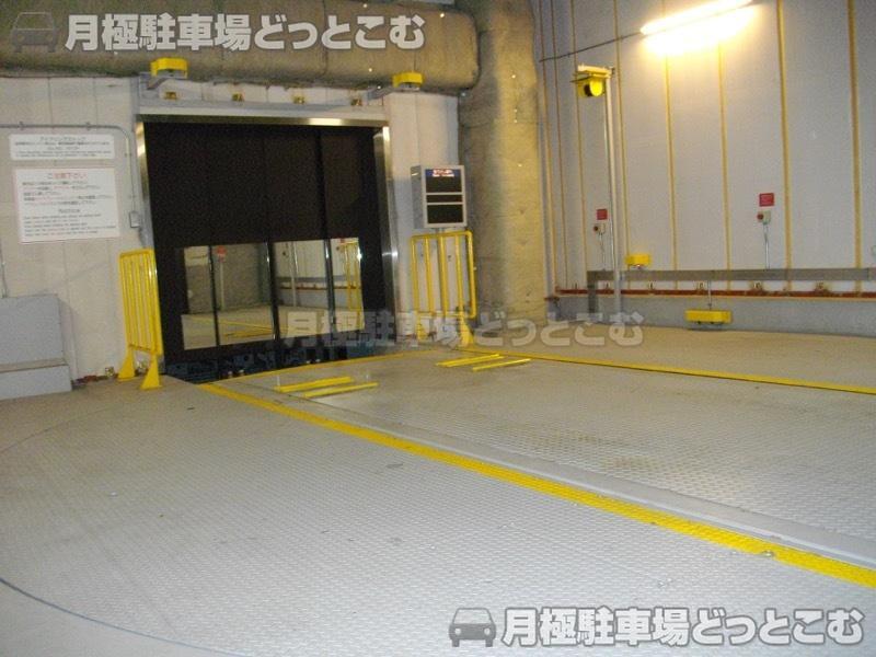 千代田区九段北3-2-11の月極駐車場3