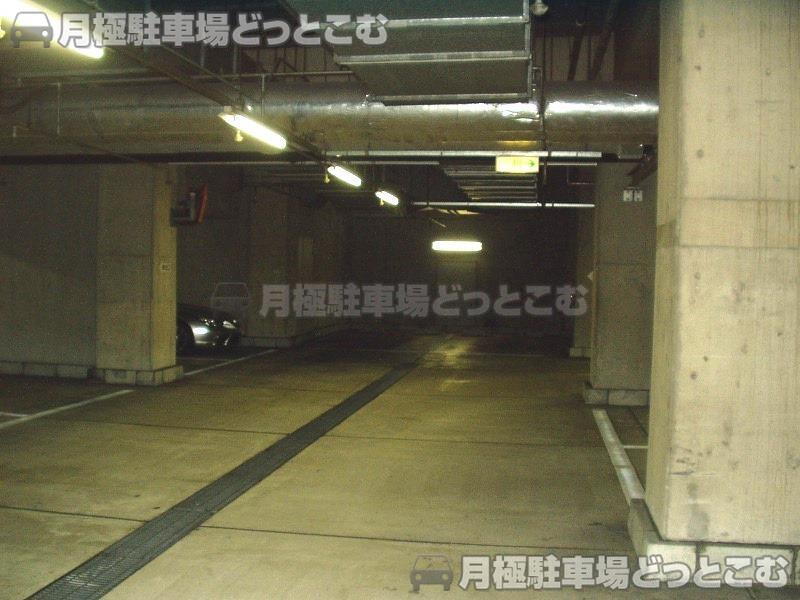 千代田区神田駿河台2丁目2の月極駐車場2