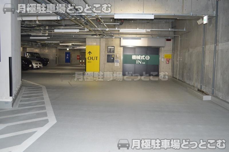 文京区後楽2-6の月極駐車場1