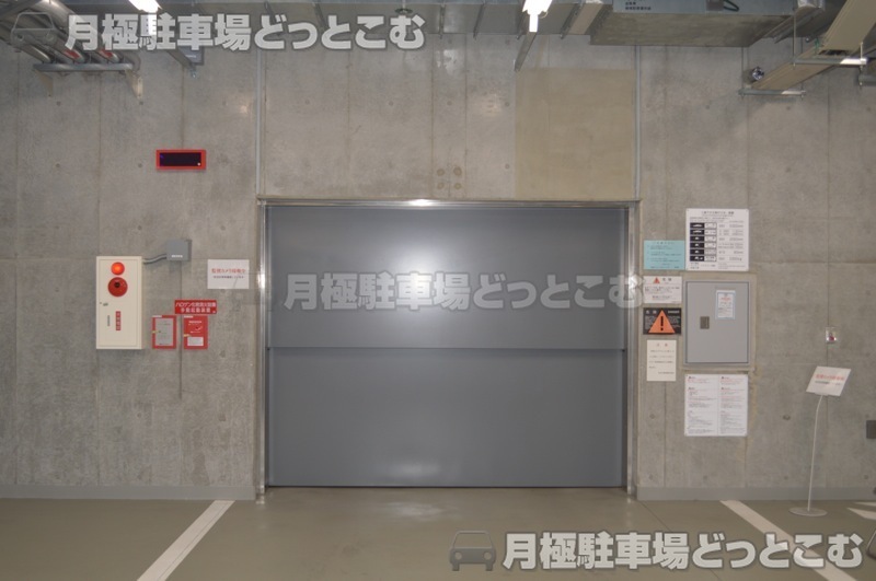 渋谷区本町3丁目12-1の月極駐車場1