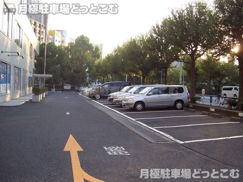 新宿区市谷本村町1-1の月極駐車場2