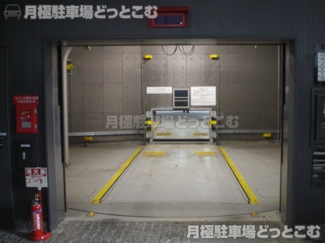 新宿区荒木町13-4の月極駐車場2