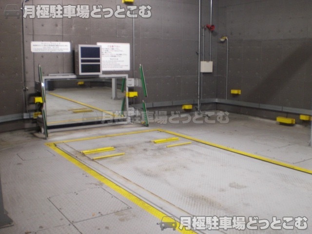 新宿区荒木町13-4の月極駐車場3