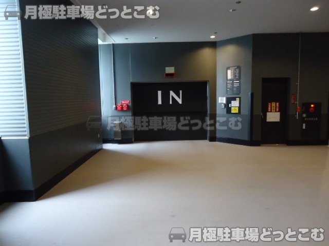 品川区東品川4丁目13-19の月極駐車場1