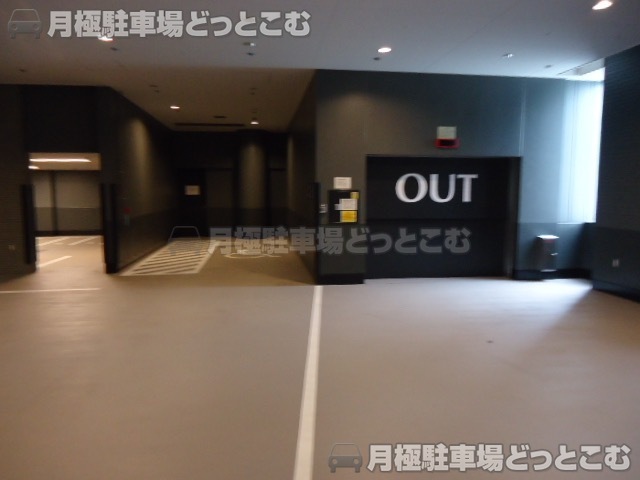 品川区東品川4丁目13-19の月極駐車場2