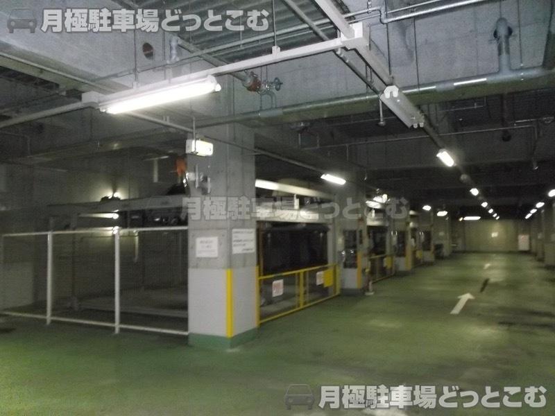 渋谷区桜丘町20-1の月極駐車場1