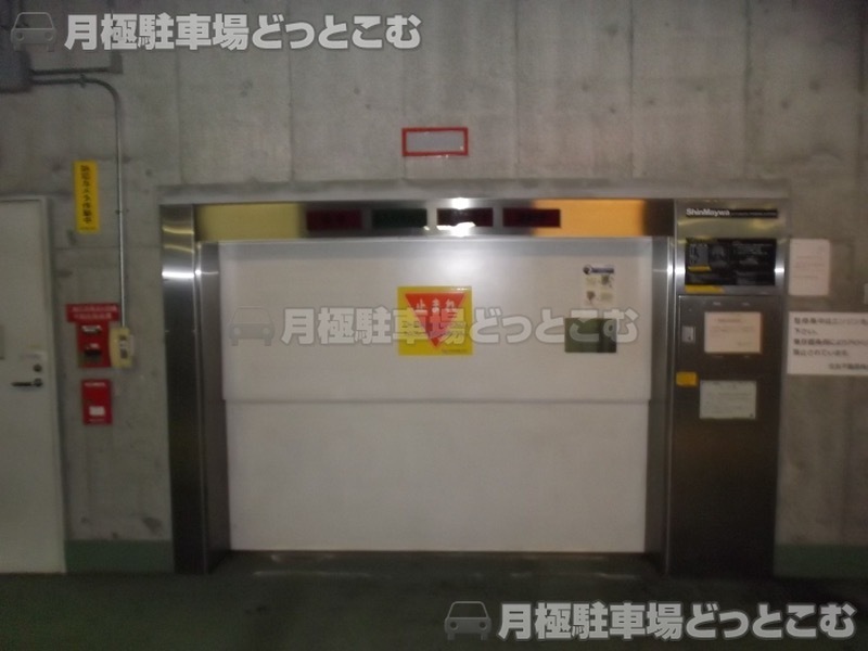 渋谷区桜丘町20-1の月極駐車場1