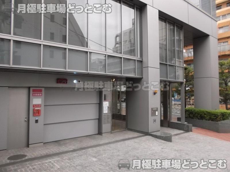 渋谷区桜丘町20-4の月極駐車場1