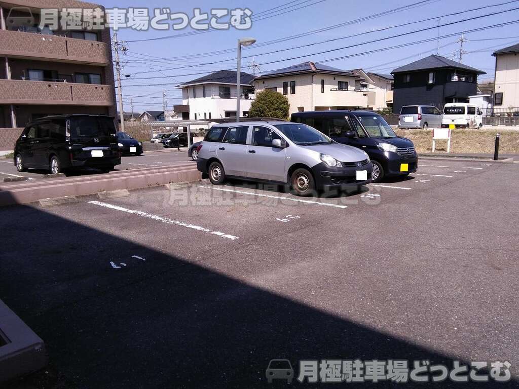 名古屋市守山区泉が丘401の月極駐車場2