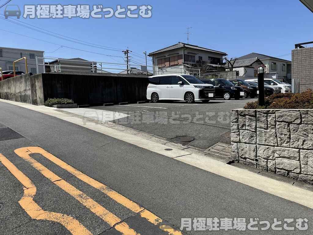 名古屋市昭和区五軒家町8-7の月極駐車場3