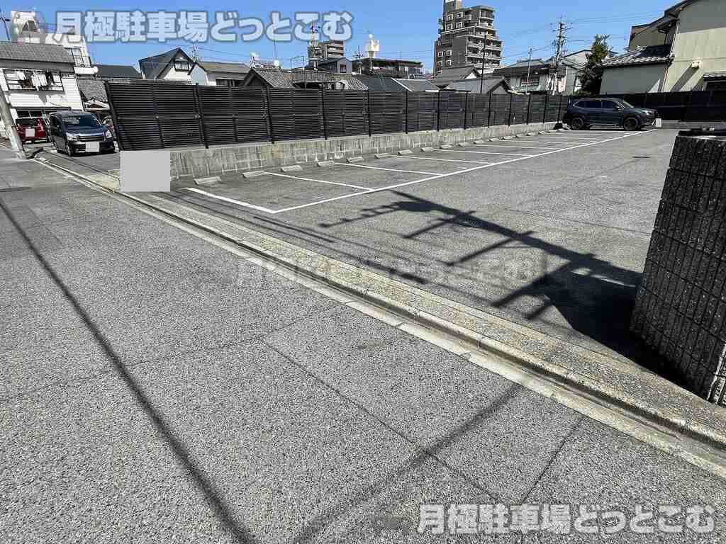 名古屋市瑞穂区御劔町2丁目1-3の月極駐車場3